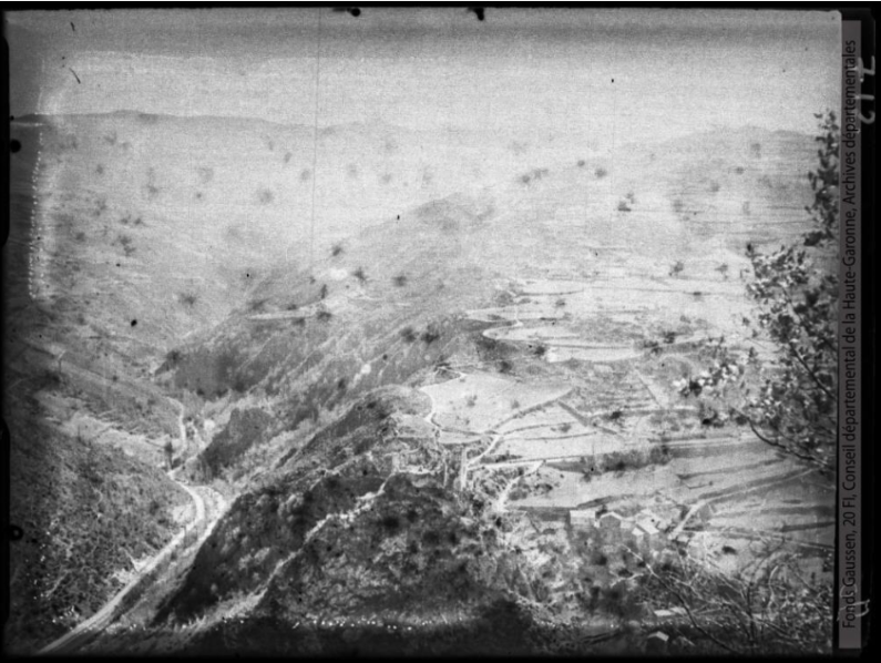 Querigut, Usson, vu du chemin de Rouze, gorges de l'Aude. - janvier-mars 1935. Jardin Botanique et Arboretum Henri Gaussen (1880-1948)